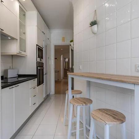 Coastal Living Flat With Sea View By Lovelystay