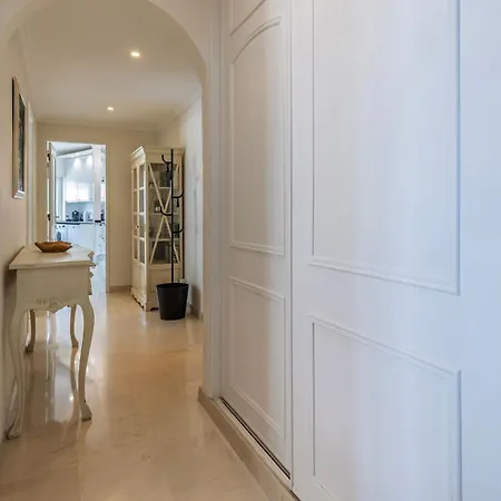 Coastal Living Flat With Sea View By Lovelystay